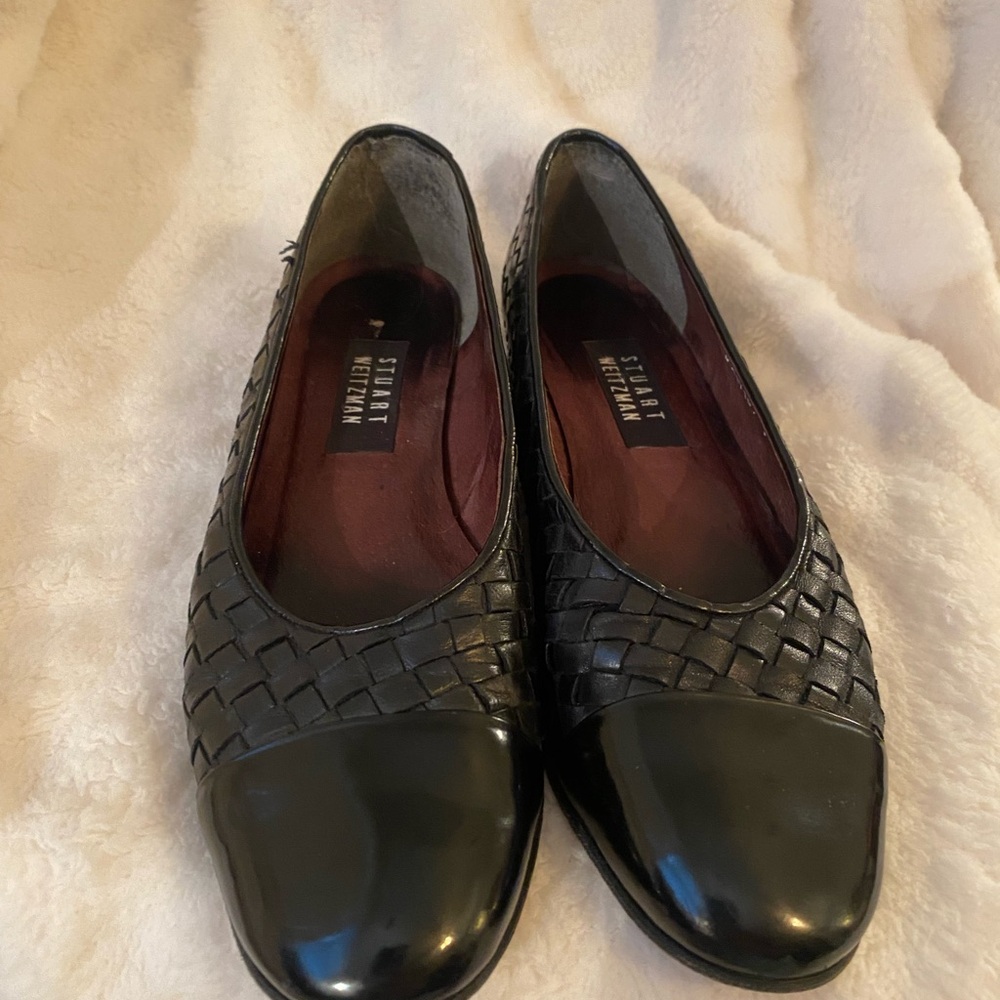 Stuart Weitzman Women Black 9M Patent Cap Toe Slip on woven leather shoes